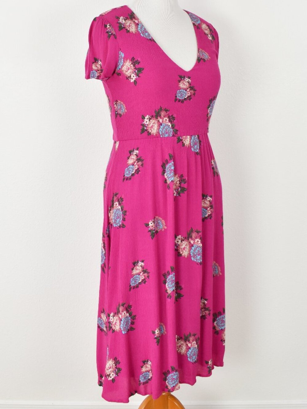 Wayf Floral Crinkle Midi Dress - L - Picture 9 of 10